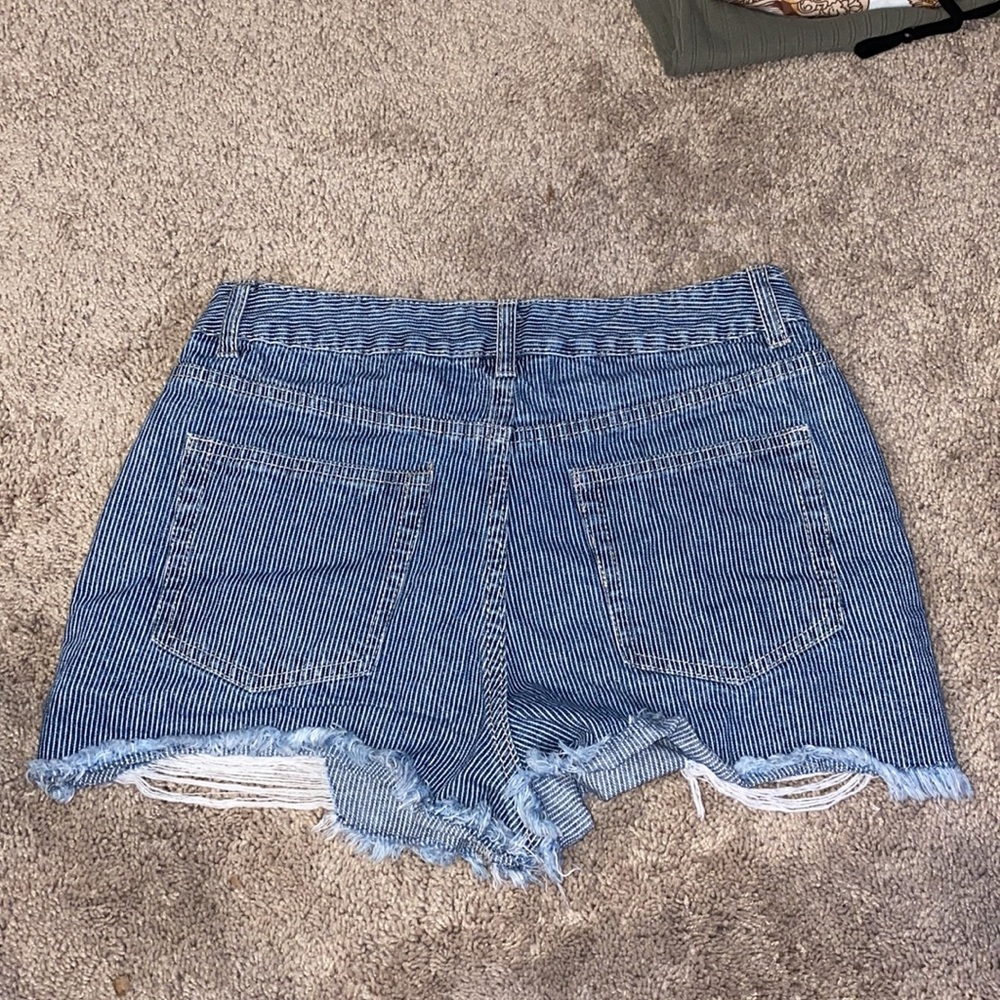 Jean Shorts - Picture 2 of 2